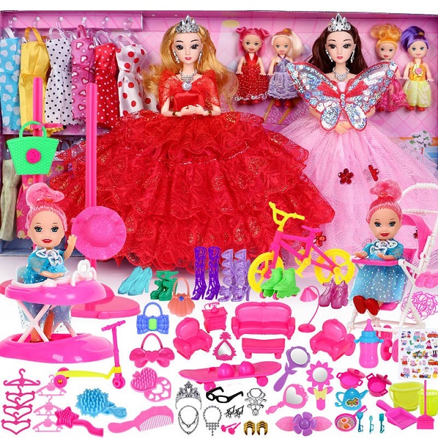 Búp bê đồ chơi là món đồ yêu thích của hầu hết các bé gái