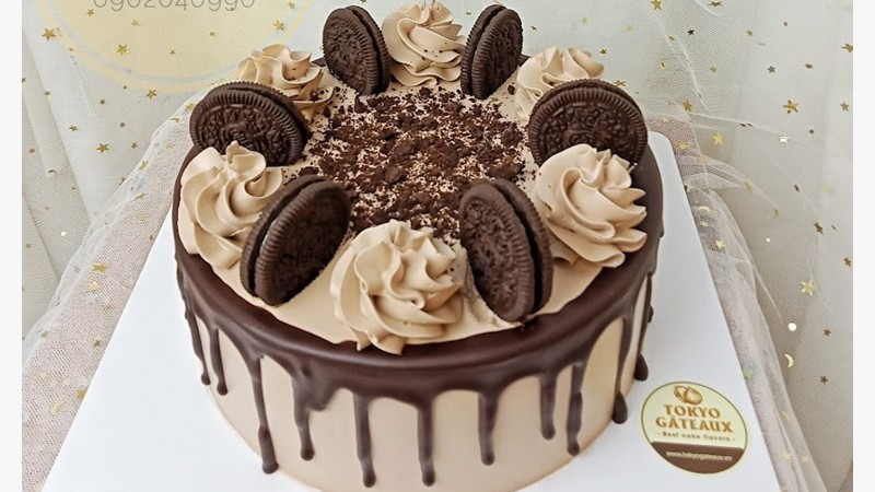 Mẫu bánh sinh nhật tặng chồng phủ chocolate ngọt ngào
