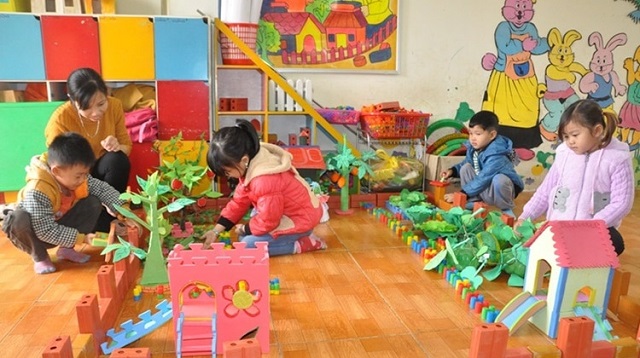 Một góc lớp được dùng để các bé tham gia vui chơi, lắp mô hình vườn cây