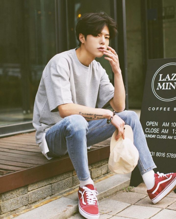 Set đồ nam Hàn Quốc được ưa chuộng hàng đầu: Áo thun + quần jean | Cleanipedia