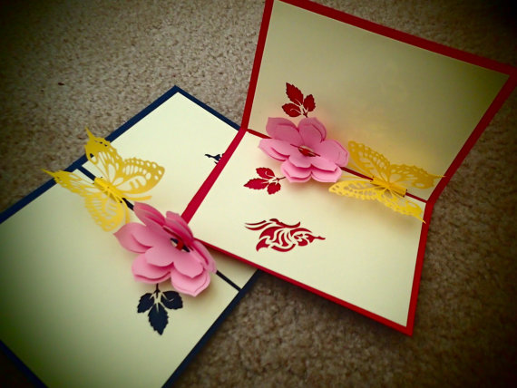 Thiệp handmade cắt giấy nổi hình hoa và bướm