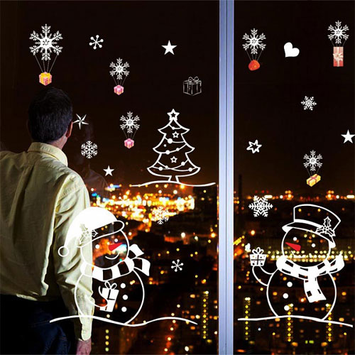 Trang trí Noel trên cửa kính bằng decal