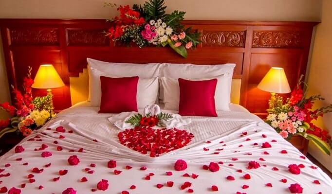 trang trí phòng cưới bằng hoa hồng