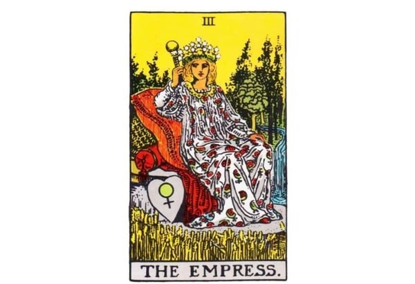 Đối với lá The Empress - Nữ Hoàng là người phụ nữ xinh đẹp, dồi dào và giàu tính biểu cảm
