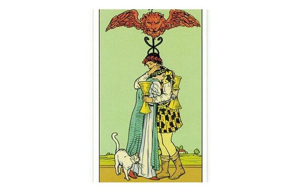 Ý nghĩa của lá bài Tarot tình yêu Two of Cups - 2 cốc là biểu thị mối quan hệ bền chặt của cả hai