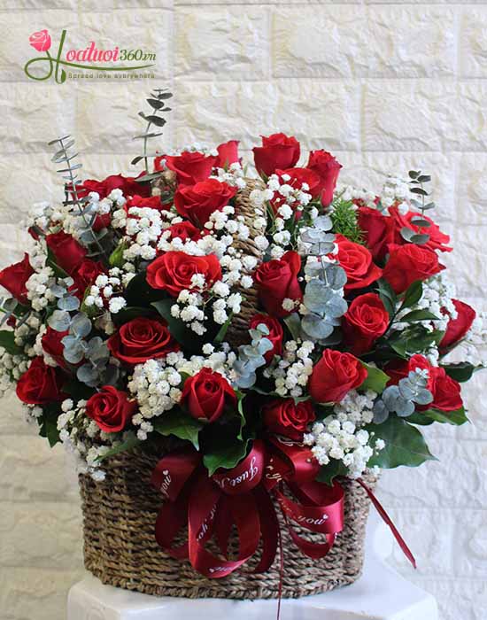 Giỏ hoa hồng đỏ đẹp xinh và quyến rũ