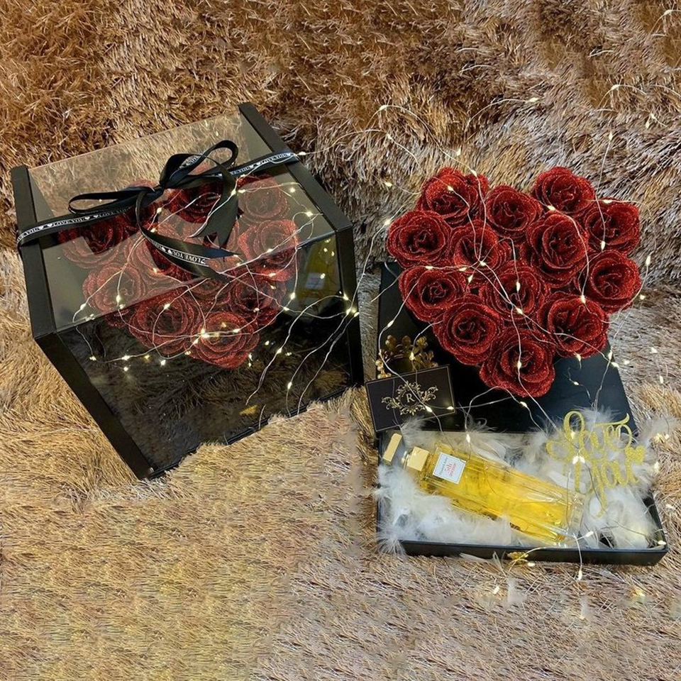 Hộp quà trái tim hoa hồng có đèn led