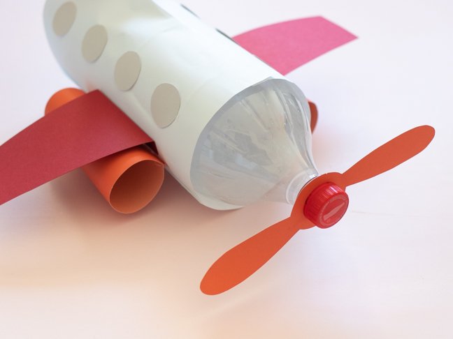 Hướng dẫn tự làm máy bay từ chai nhựa (mẫu 2) - Trò Chơi Sáng Tạo