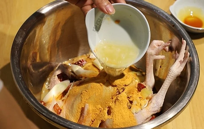 cách làm gà ủ muối da giòn