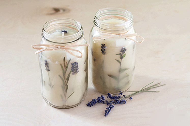 dried flower wax candle