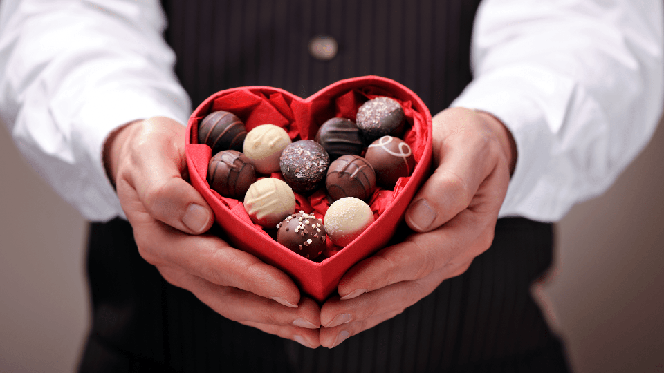 cách làm socola Valentine trái tim ẩn giấu thông điệp tình yêu