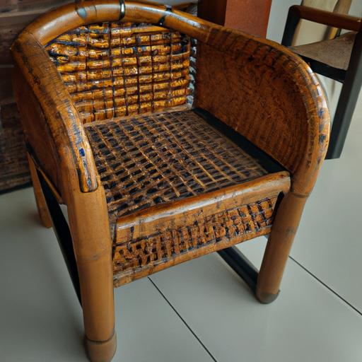 Ghế gỗ handmade với đệm ngồi dệt thủ công.