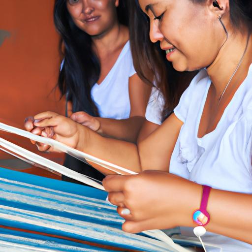 Một nhóm phụ nữ làm việc cùng nhau để dệt một tấm vải lớn