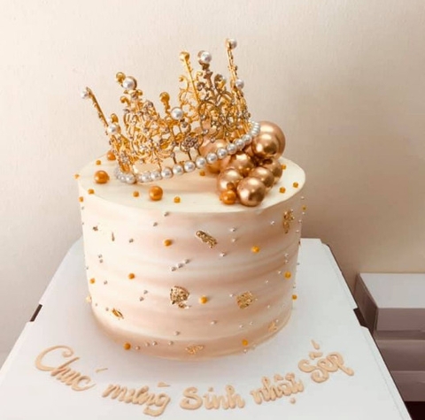 Bạn đang cần một chiếc bánh kem sinh nhật đậm chất sang chảnh để làm nổi bật bữa tiệc của mình? Hãy xem qua hình ảnh bánh kem mà chúng tôi giới thiệu dưới đây. Thiết kế đẹp mắt, vô cùng đặc biệt và chắc chắn sẽ khiến cho bữa tiệc của bạn trở nên hoành tráng và đầy cảm hứng. Xem ngay nhé!